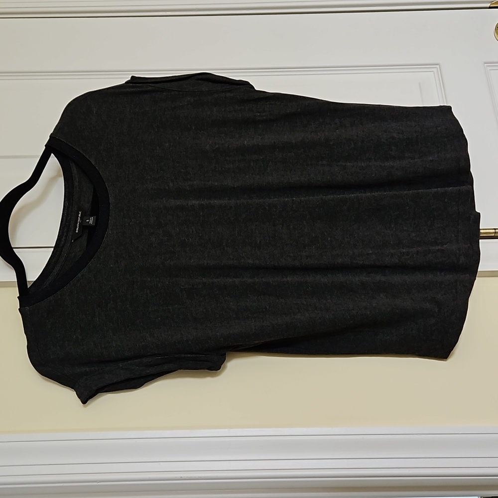 Banana Republic charcoal gray short sleeve tee with lurex neckline detail